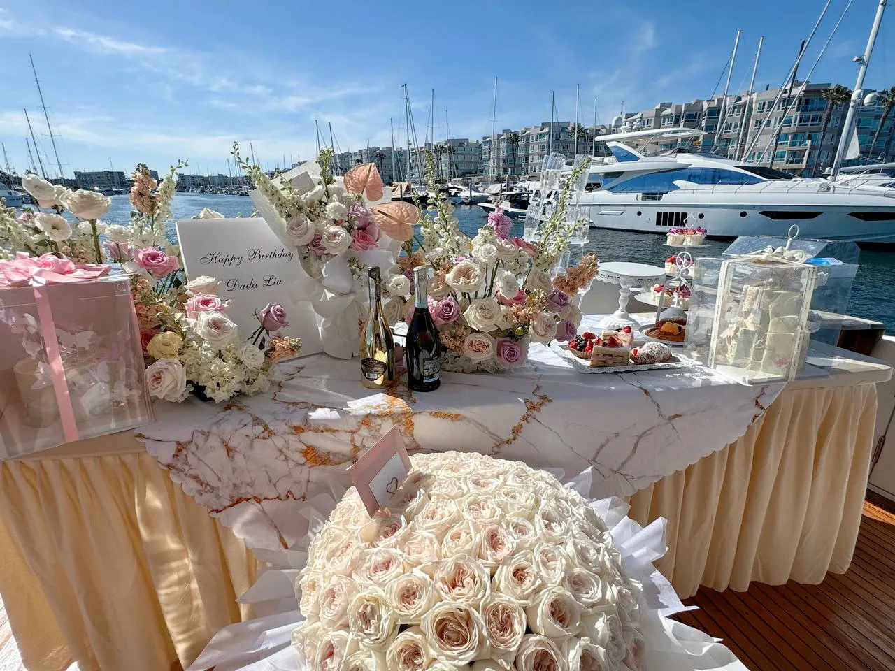 Yacht-themed Floral Decor In Purple, Pink&White