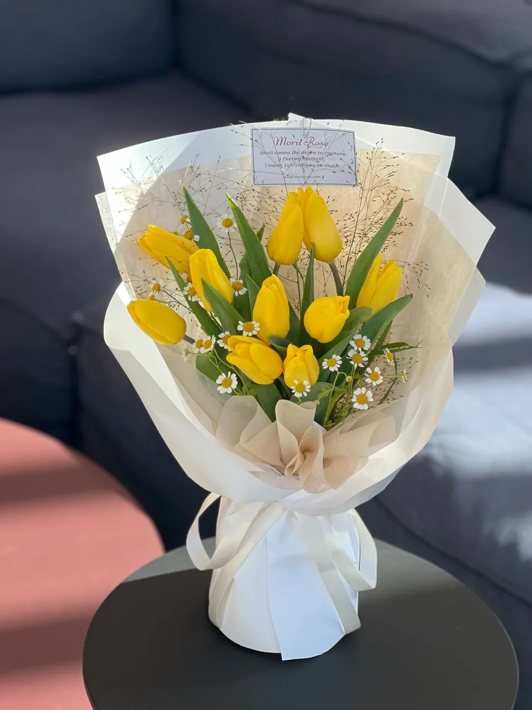 Little Daisies & Fountain Straw-Yellow Tulips