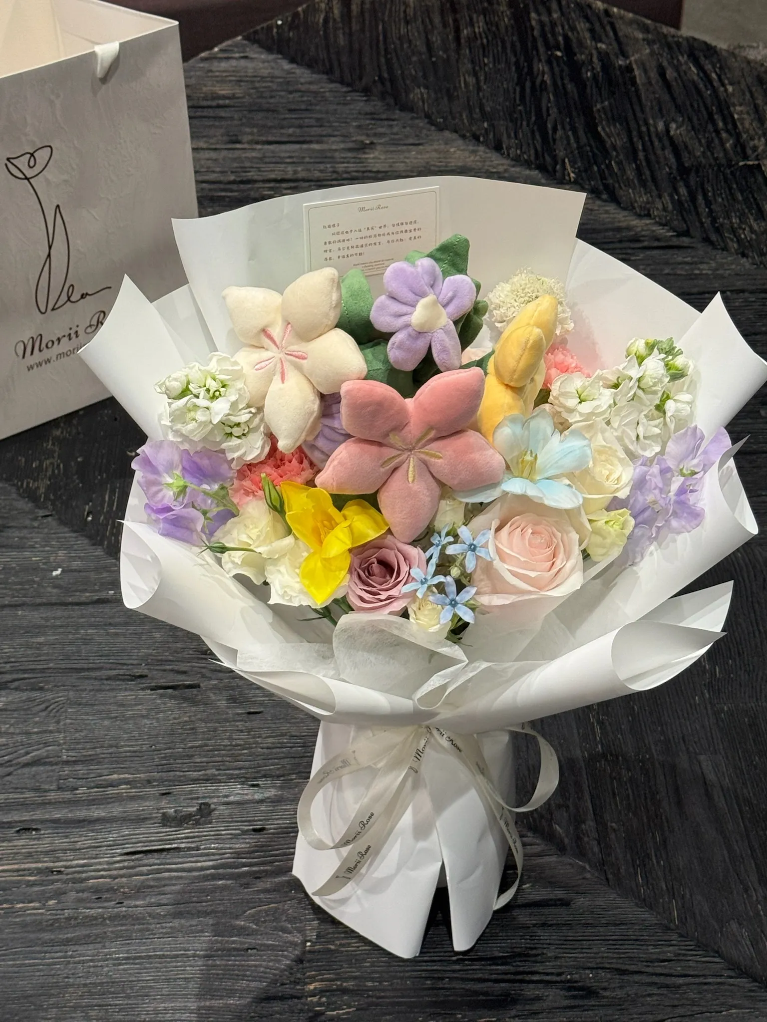 Hand Bouquet with Jellycat Toy and Fresh Flowers（ Jellycat not included）