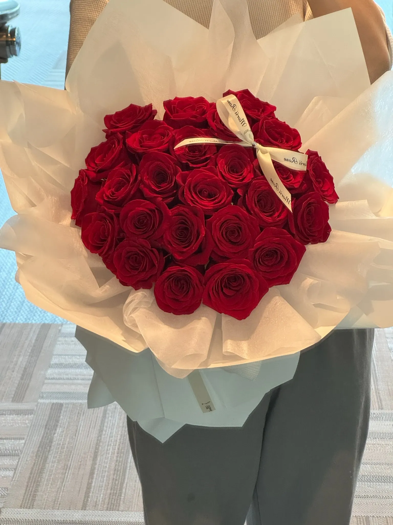 25 Freedom Roses-White