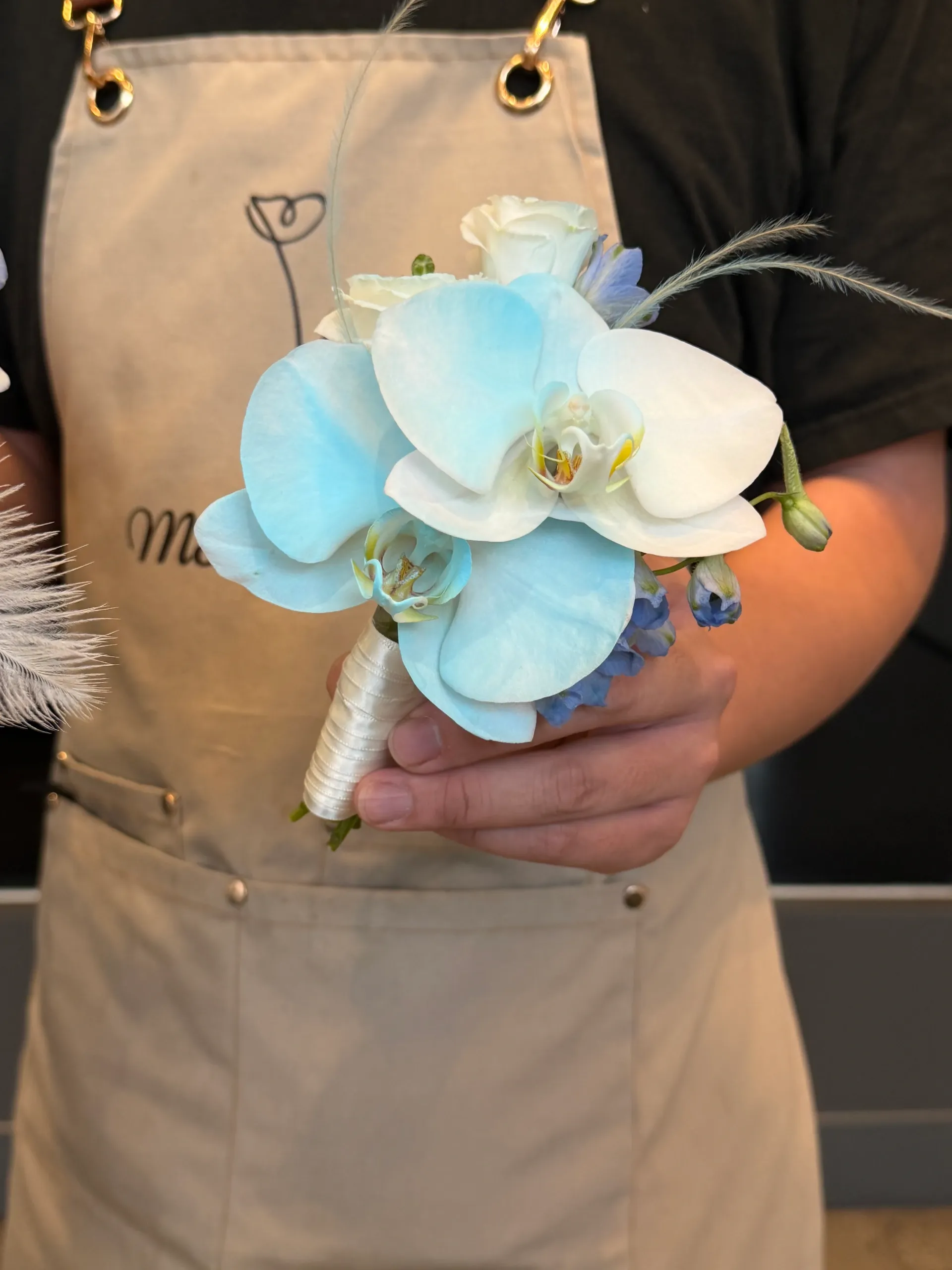 Crushed Ice Blue Teardrop Bridal Bouquet（Crushed Ice Blue Teardrop Bridal Bouquet）