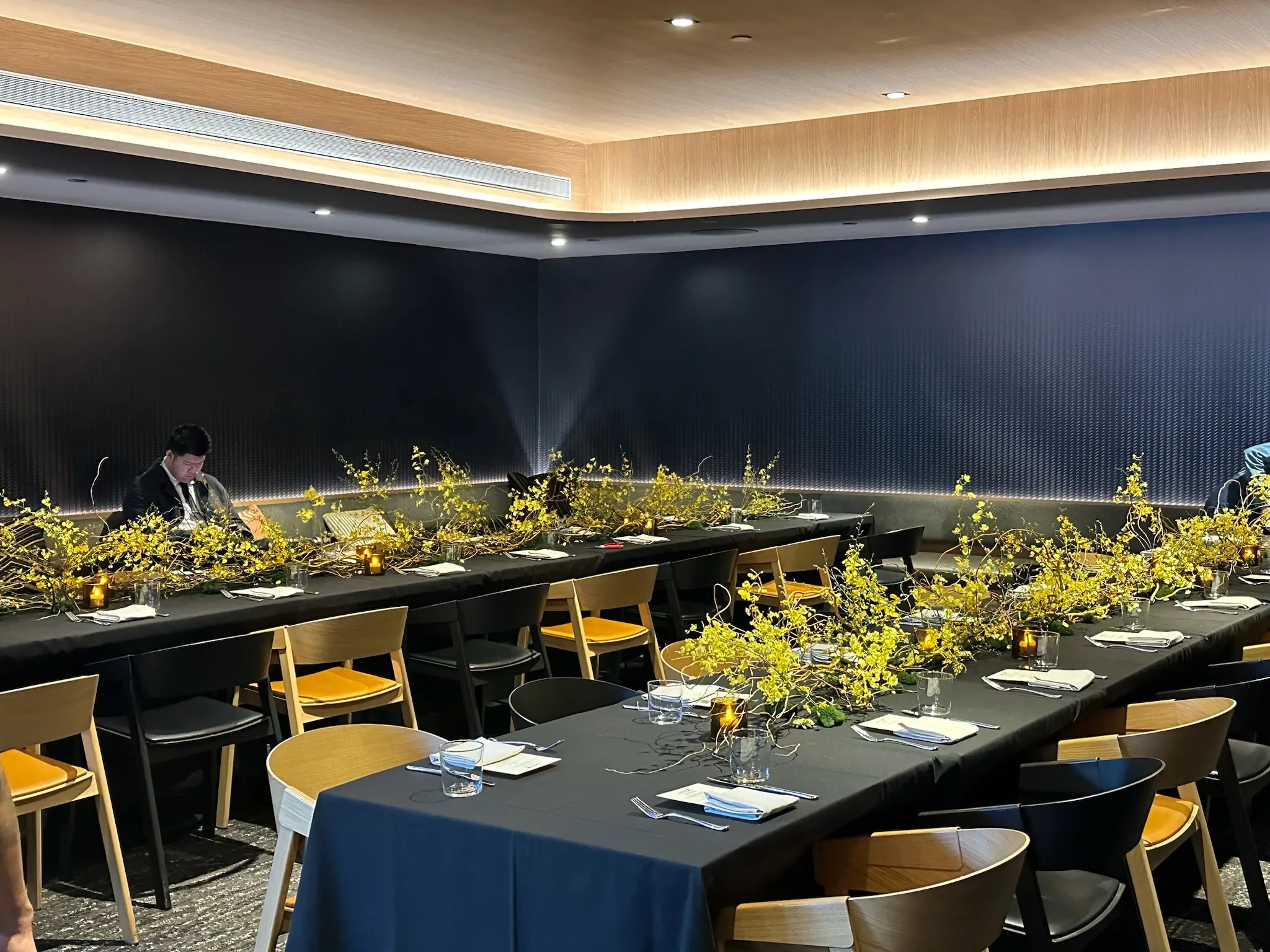 Musk Mother's Evening Dinner Flower Arrangement（Communicate the specific plan with customer service）