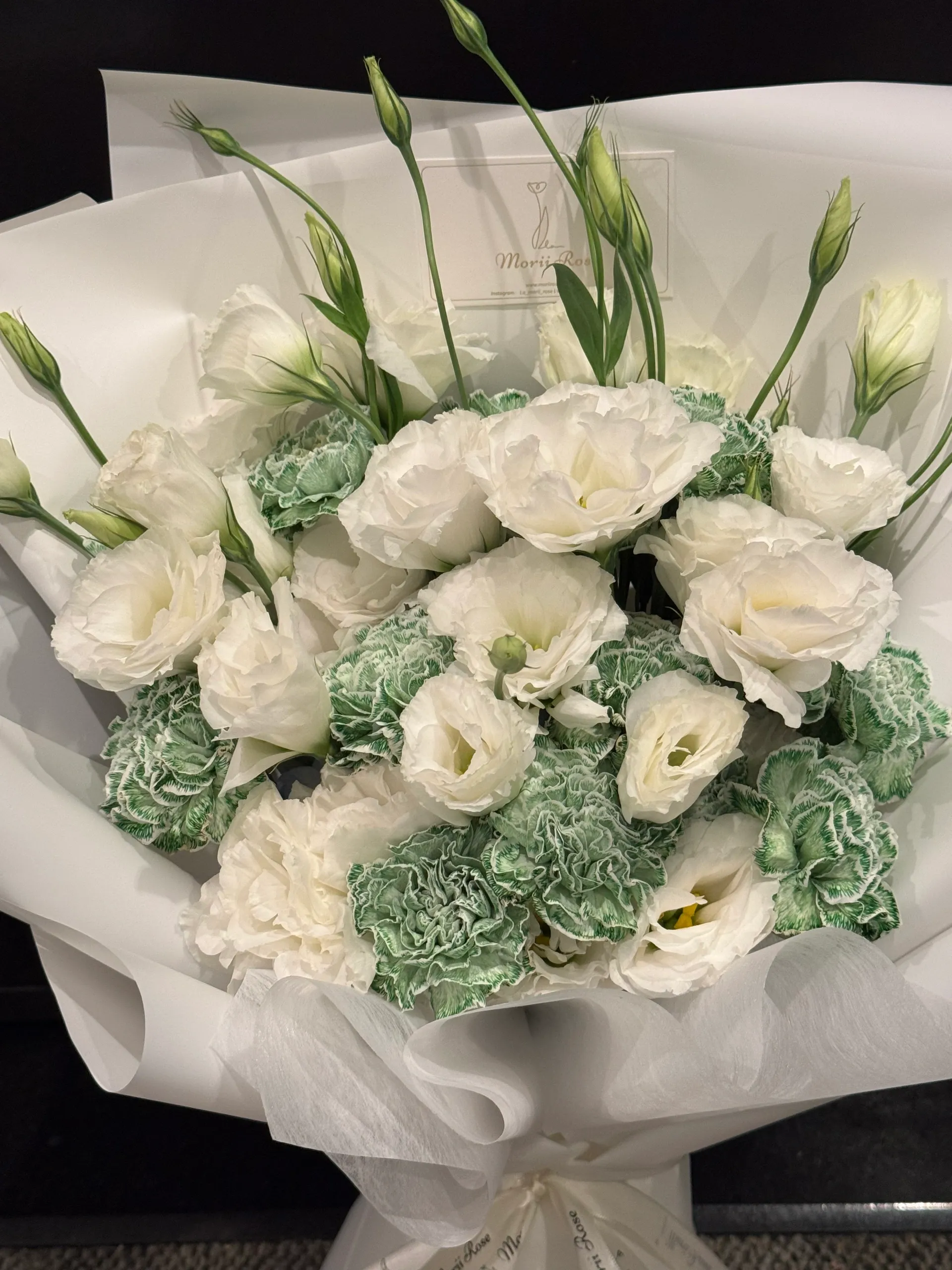 Lisianthus & Emerald Whisper
