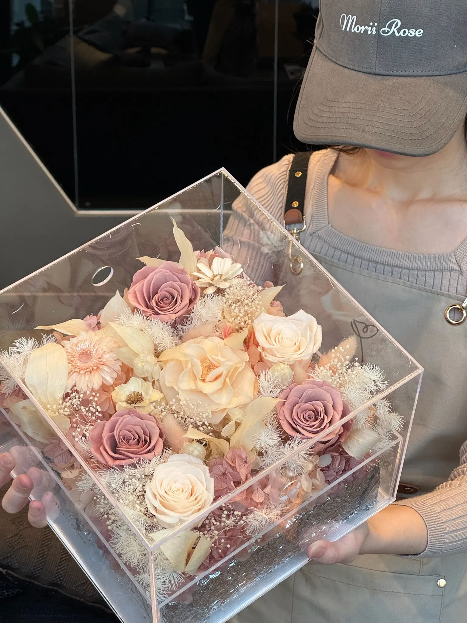 Cappuccino &Vendela Preserved Roses-Box
