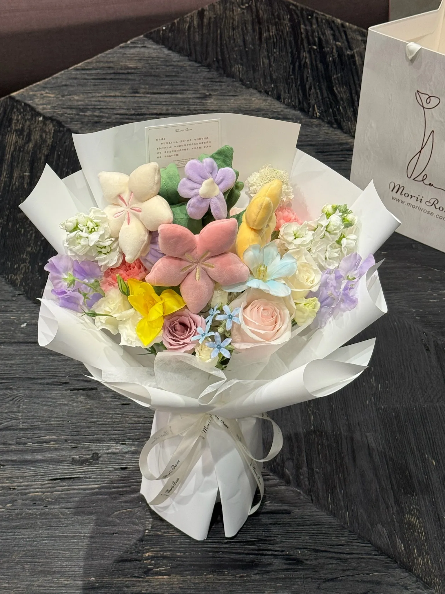 Hand Bouquet with Jellycat Toy and Fresh Flowers（ Jellycat not included）